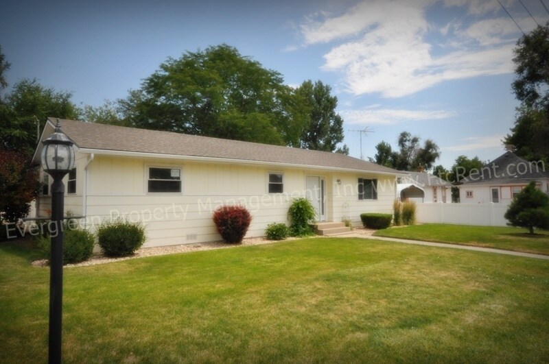 Primary Photo - Great 3 Bedroom in Windsor!