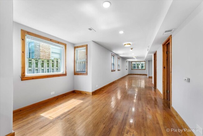 Foto del edificio - 2515 N Talman Ave