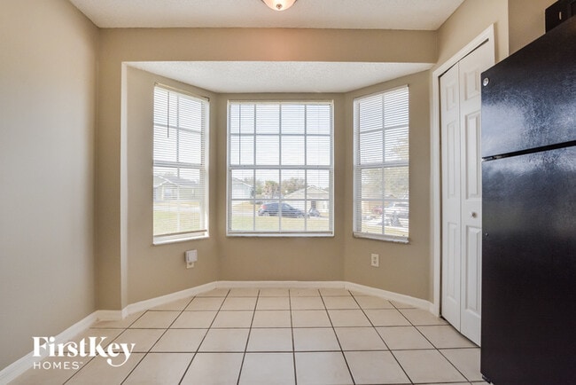 Foto del edificio - 7543 Groveoak Dr