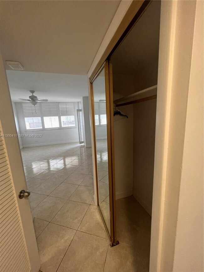 Foto del edificio - 6039 Collins Ave