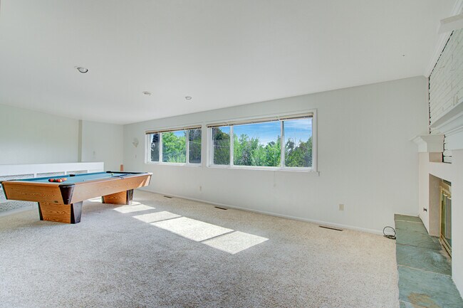 Foto del edificio - 1221 Mount View Ln