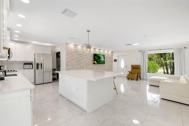 Foto del edificio - 754 NE 36th St