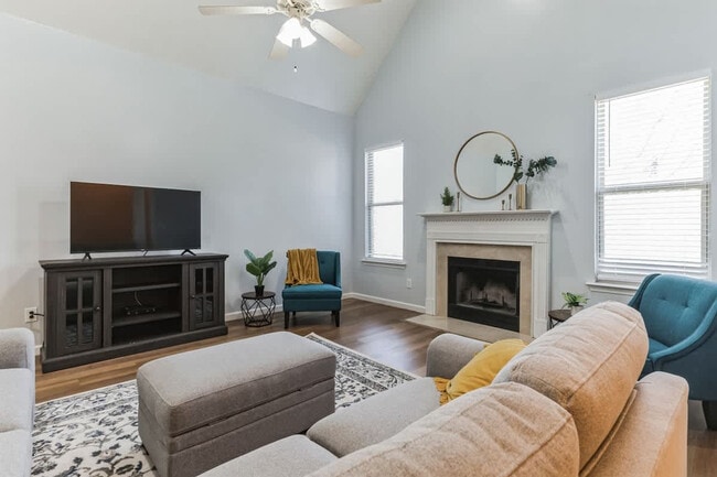 Building Photo - 15881 Elaine Ct