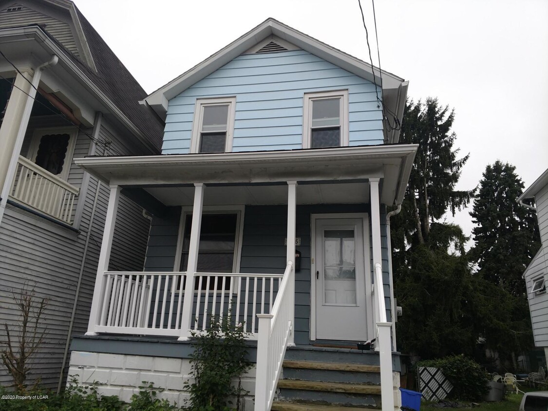 Primary Photo - 215 Nicholson St