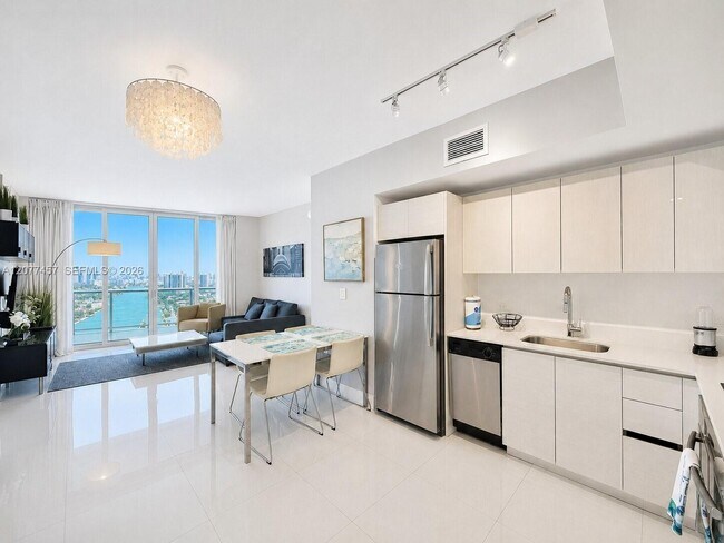 Building Photo - 2600 E Hallandale Beach Blvd