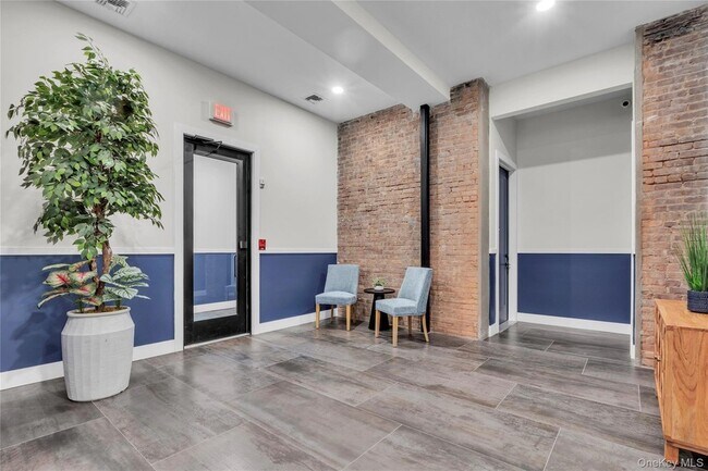 Foto del edificio - 185-191 Ashford Avenue Unit 12