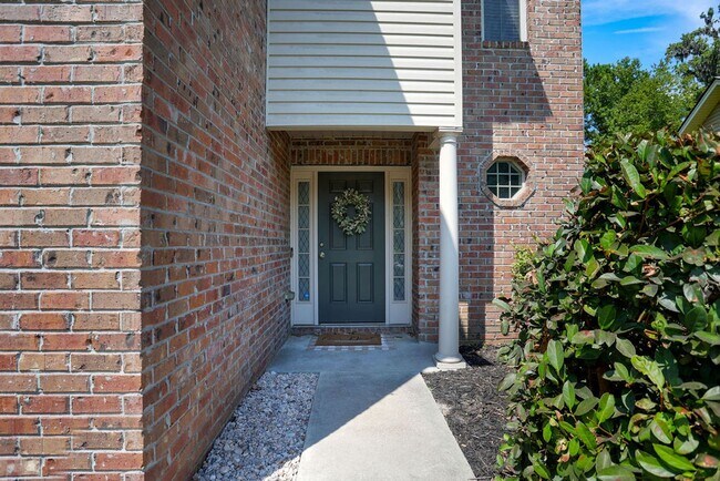 Foto del edificio - 3 bedroom 2.5 bath with bonus room in Lega...