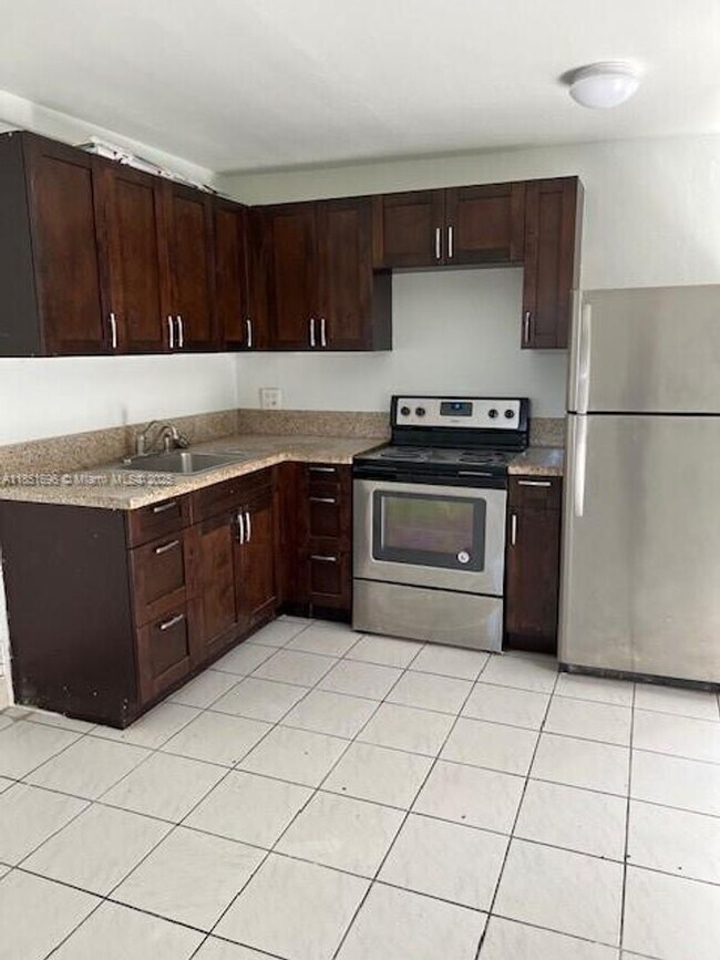 Building Photo - 6313 Hayes St