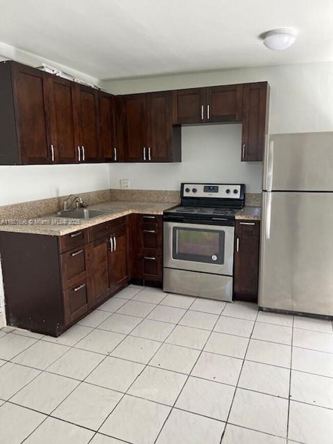 Foto del edificio - 6313 Hayes St