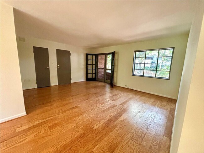 Foto del edificio - 1380 Chalmette Dr NE