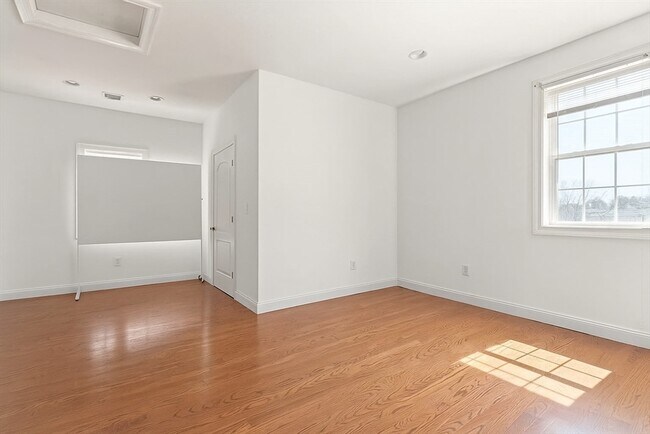 Building Photo - 178 Magnolia St
