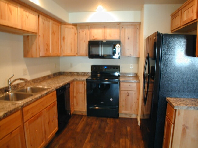Building Photo - House For Lease