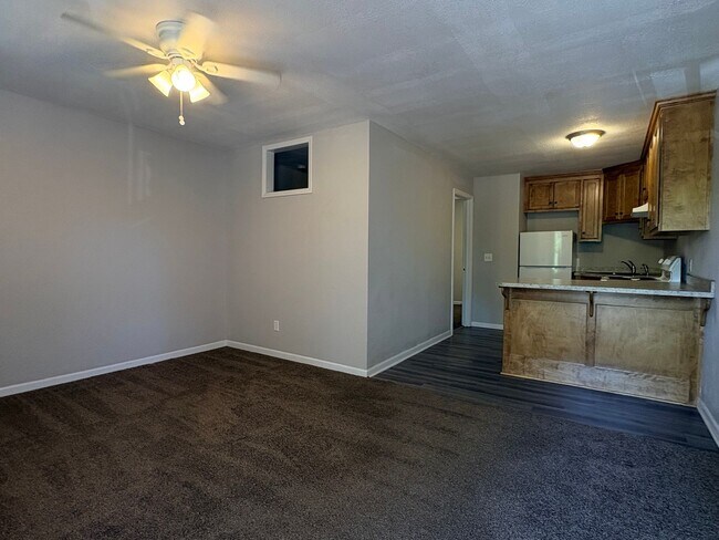 Building Photo - Cozy 1 Bedroom Apartment