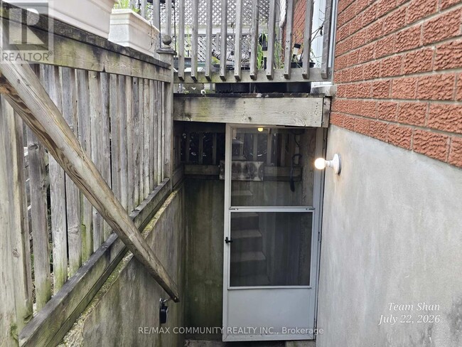Building Photo - 166 St Lawrence Dr