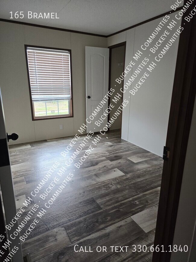 Foto del edificio - 165 Bramel-