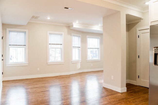 Building Photo - 11 Falkland St
