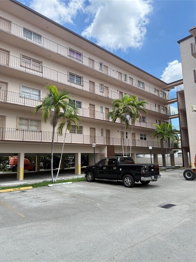 Building Photo - 1950 W 54th St