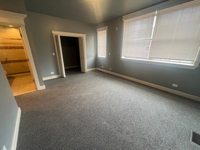 Foto del edificio - 4956 S Vincennes Ave