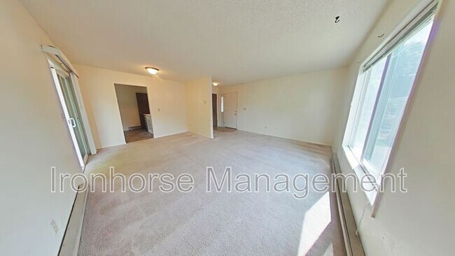Building Photo - 515 S 15th Ave