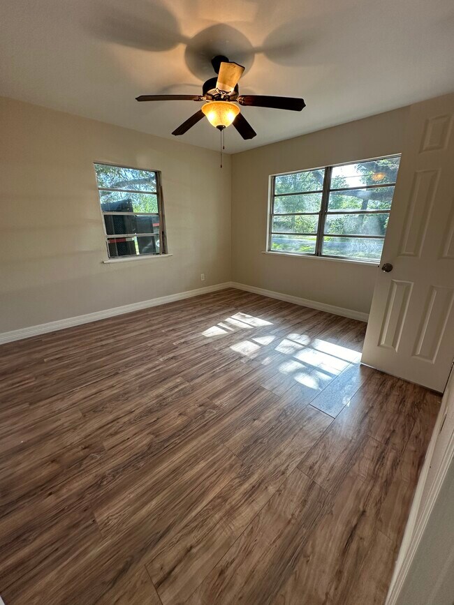 Building Photo - 3338 Marguerite Dr