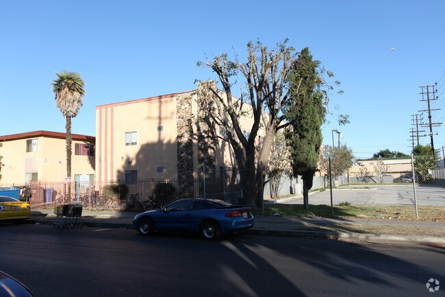 Foto del edificio - 7234-7236 Milwood Ave