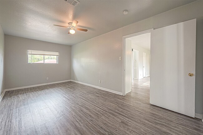 Foto del edificio - 5646 Cedarburg Dr