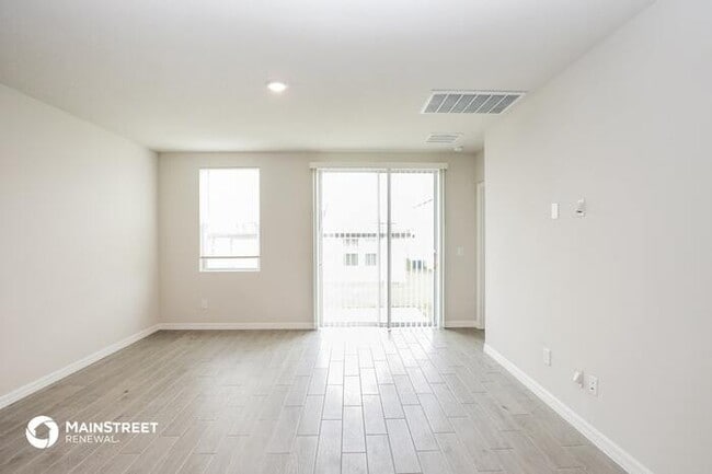 Building Photo - 3181 Bella Vista Dr