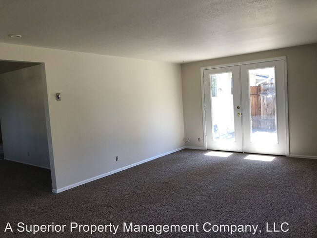 Foto del edificio - 545-545 NE Emerson Ave