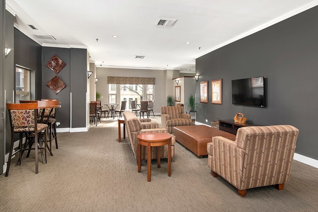Resident Lounge - 100 W. Chestnut