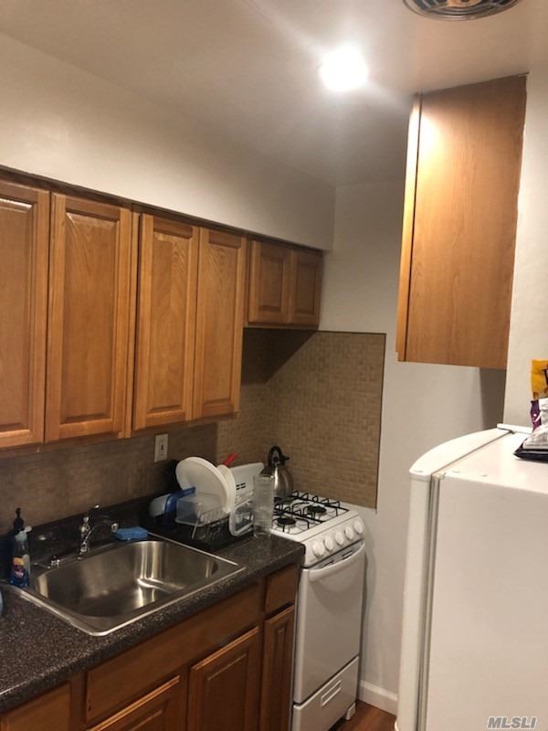 Building Photo - 69-28 Eliot Ave