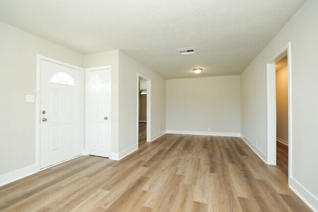 Foto del edificio - 631 Edgebrook Dr