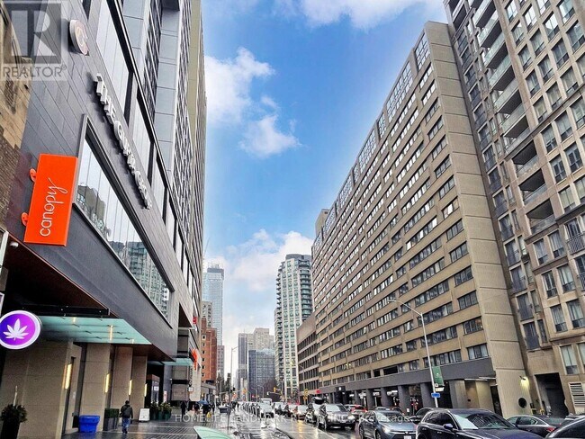 Photo du bâtiment - 395 Bloor St E