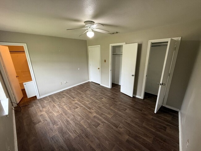 Foto del edificio - 3-bed/2-bath with garage!