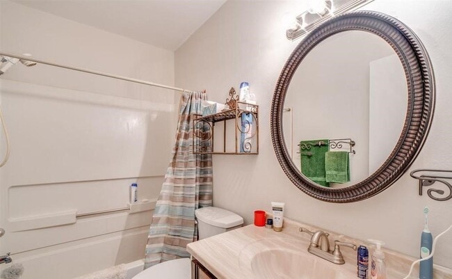 Building Photo - 1202 Huntington Park Dr