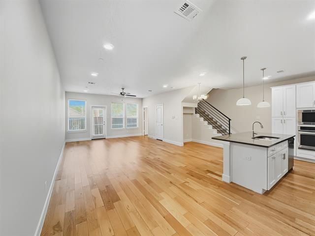 Building Photo - 5704 Woodlands Dr