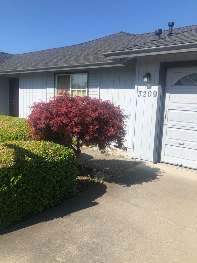 Foto del edificio - 3 Bedroom 2 Bath Single Family Home