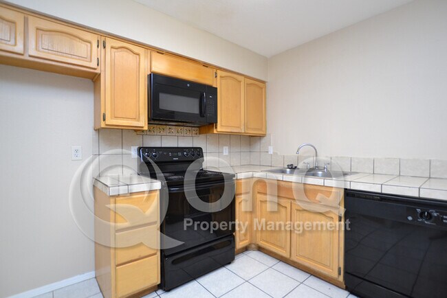 Building Photo - 5634 S 41st St