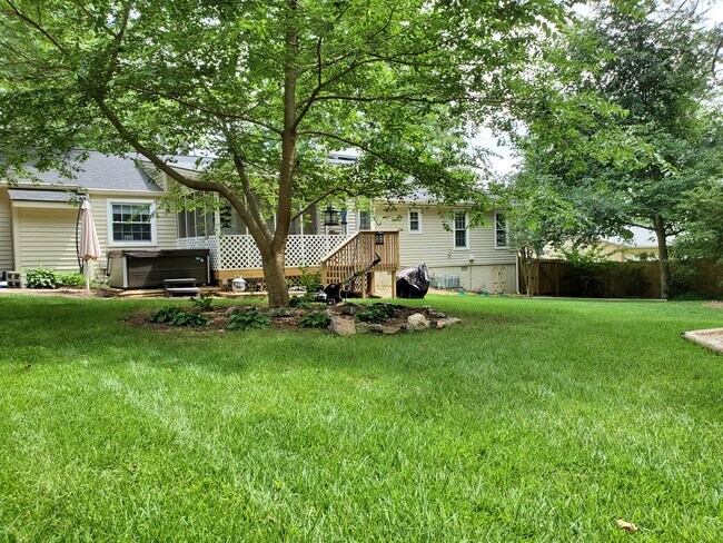 Building Photo - 1025 Ridgedale Dr