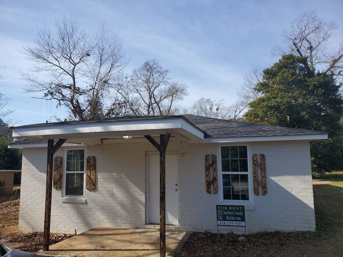 Primary Photo - 151 Circle Dr