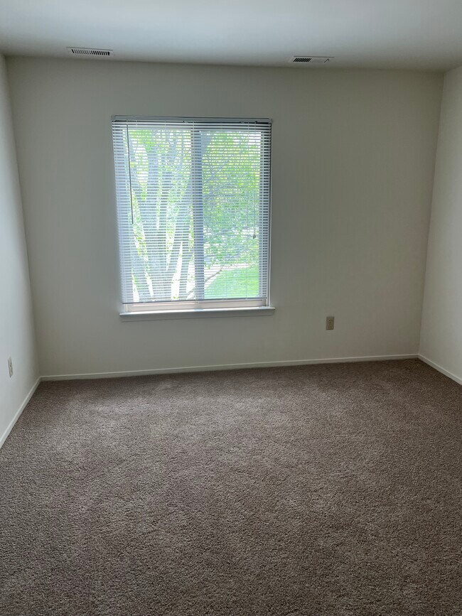 Building Photo - 2750 Windwood Dr