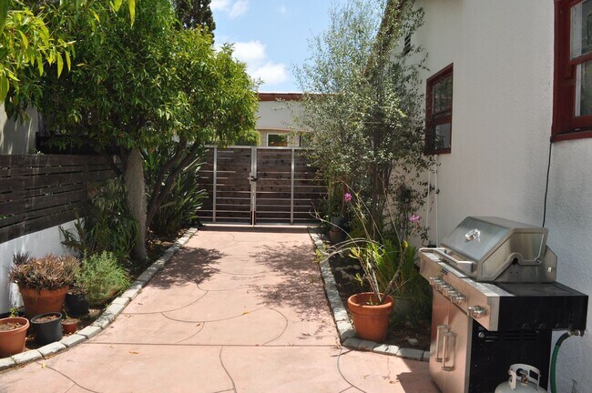 Building Photo - North Park 4BR/ 2BA "1,800 Square Feet" Si...