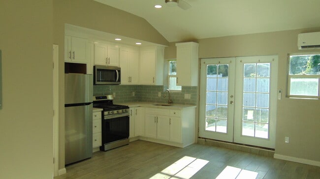 Building Photo - 6642 Forbes Ave