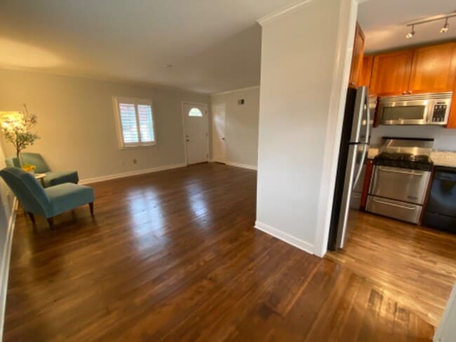 Building Photo - 3107 Elmwood Dr