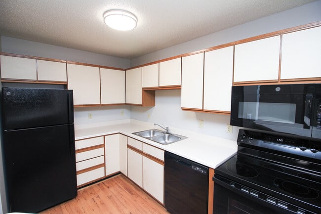 Building Photo - Wheatridge Apartments & Townhomes