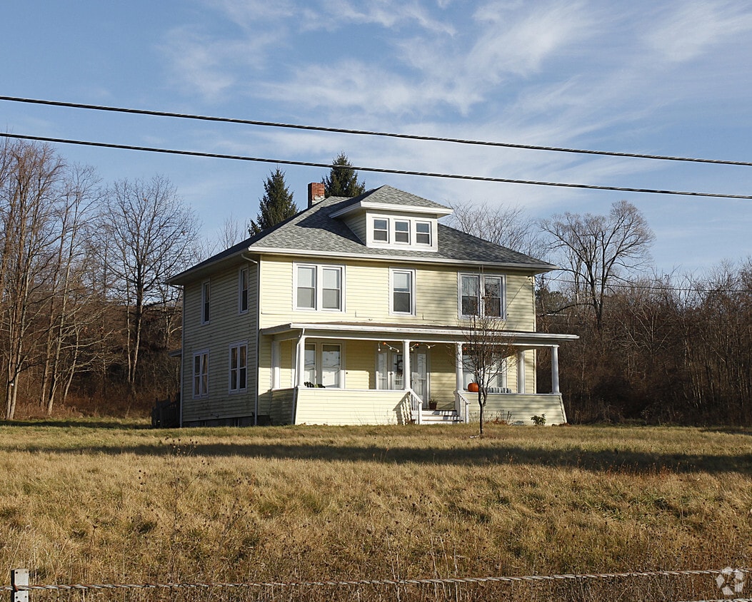 144 Temple Ln, East Greenbush, NY 12061 Apartments East