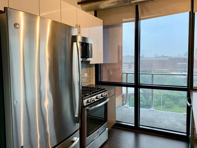 Foto del edificio - 529 N Milwaukee Ave