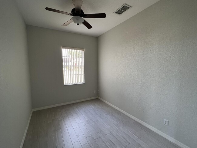 Building Photo - 874 Birkdale St