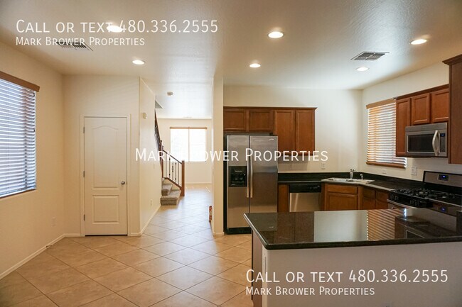 Building Photo - 2075 S Ponderosa Dr