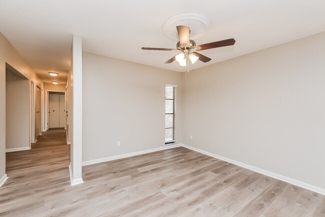 Foto del edificio - 3910 Briarlake Dr