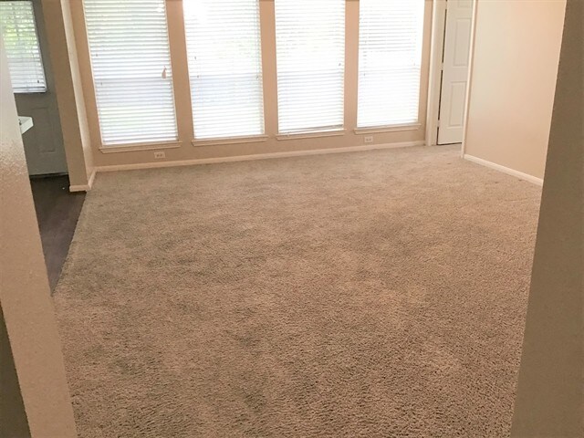 Foto del edificio - 1805 Manor Cir